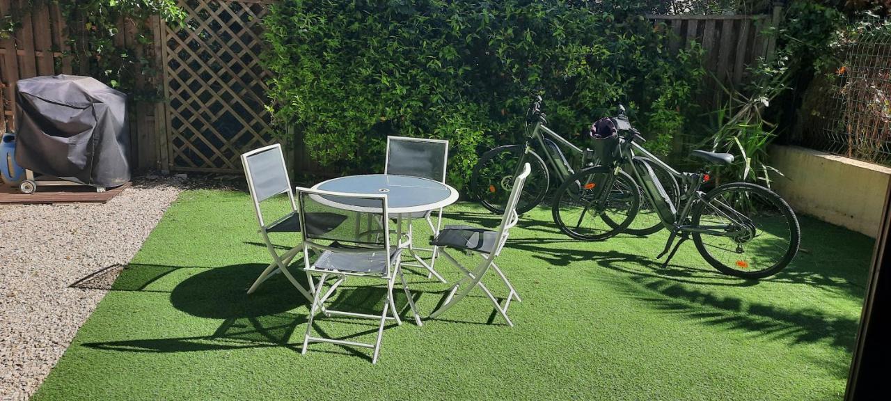 Au coeur du village Saint-Cyr-sur-Mer Extérieur photo